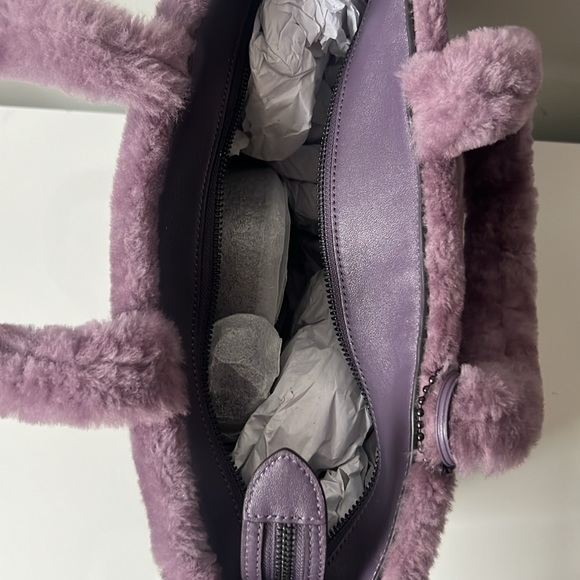 Coach Tote 28 In Signature Shearling in Dusty Purple (New! Dustbag included) - Picture 5 of 9